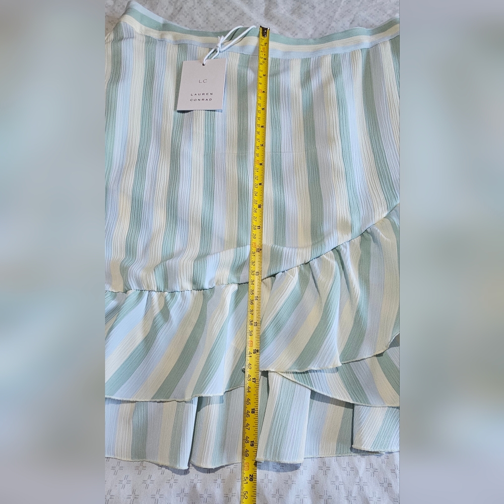 LC Lauren Conrad Asymmetrical Skirt in Light Blue and White - Picture 4 of 5